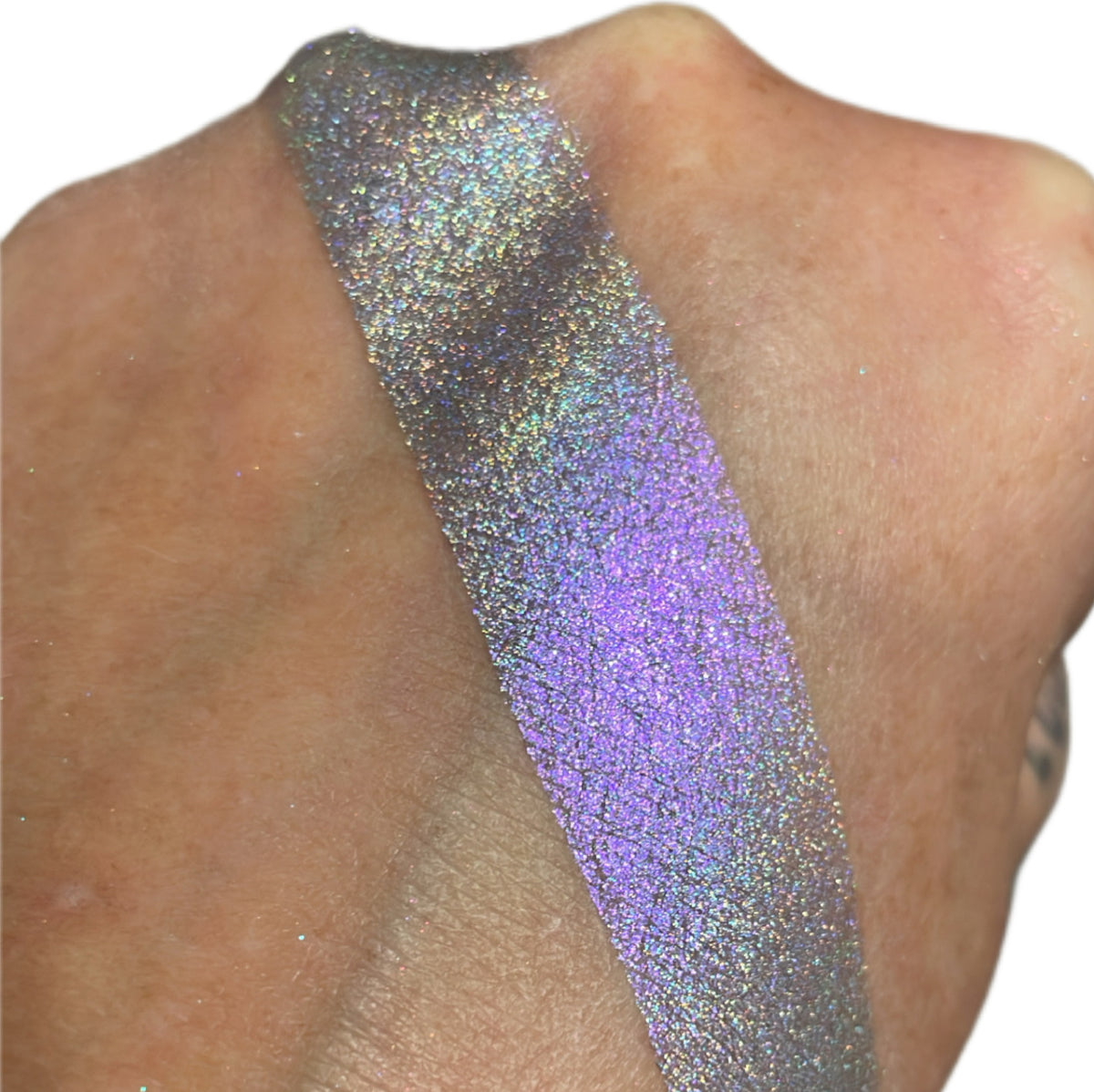 Magical Makeup Wisteria Holochrome Shadow 3g